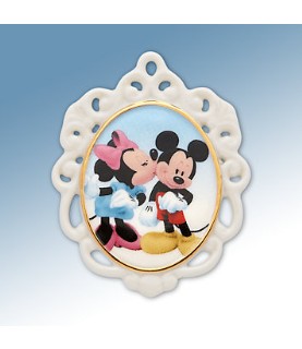 Mickey & Minnie Sweet Romance Pin
