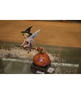 Pixie takes flight (Tinker Bell)