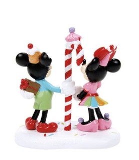 Mickey & Minnie Share a Treat (Mickey's Peppermint Village)