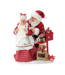 Voorschot: Santa and Mrs. Claus Figurine (Expected)