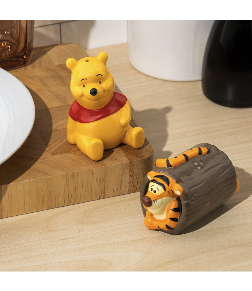 Winnie the Pooh -Salt and Pepper Shakers Set (Expected)